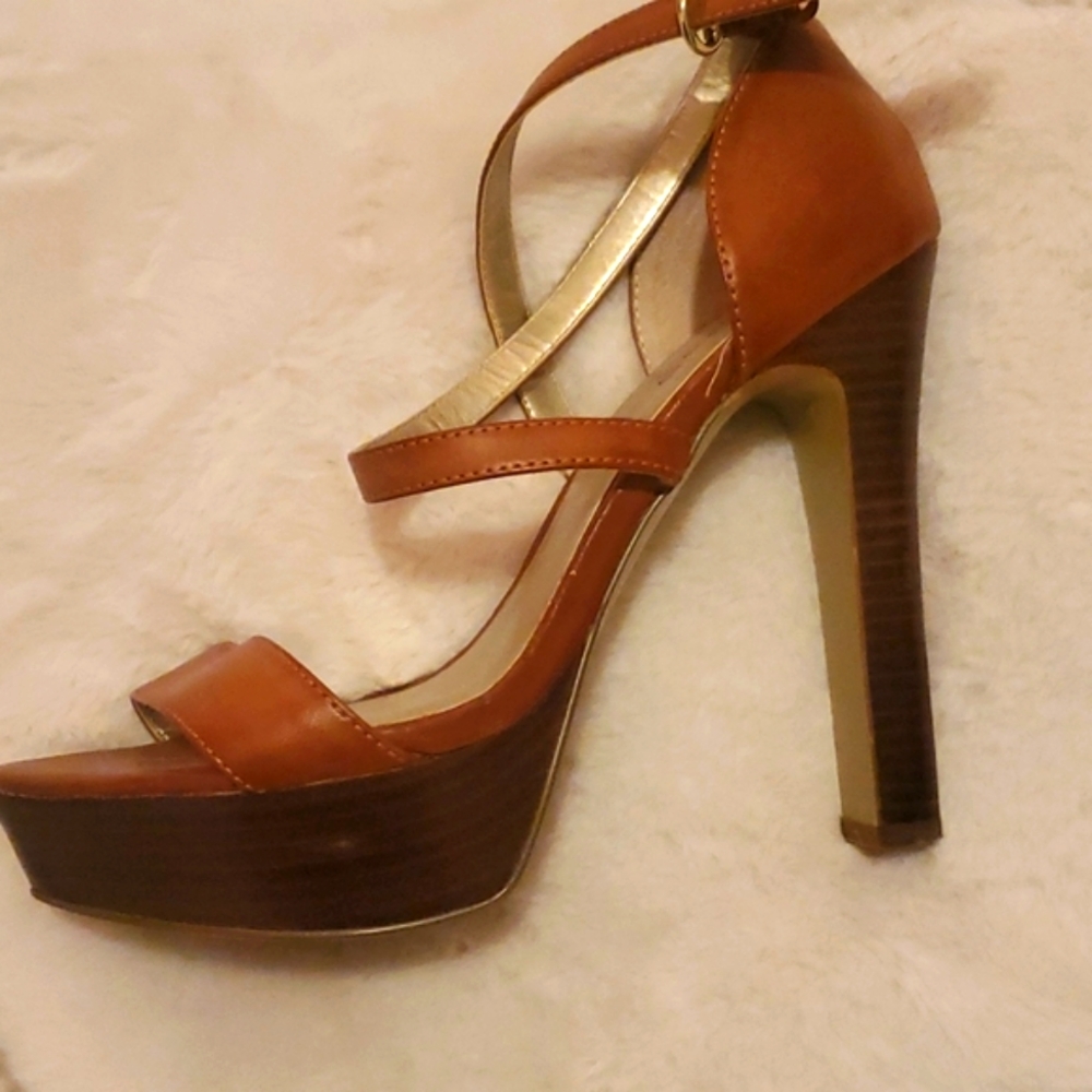 Guess Platform Tan Strappy Sandals Size 7 fits like 7.5.